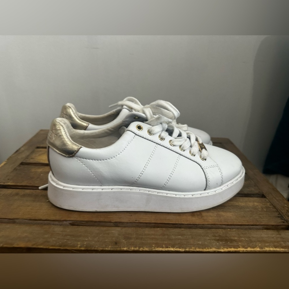 ✨RALPH LAUREN SIZE 7 GENTLY USED PLATFORM GOLD EMBELLISHMENTS✨